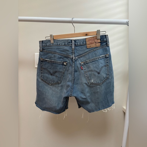 Levi’s 501 Mid Thigh Shorts - Picture 2 of 3